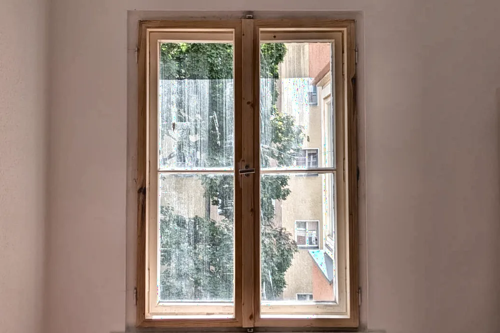 Nachgebautes Holzfenster im Doppelflügel