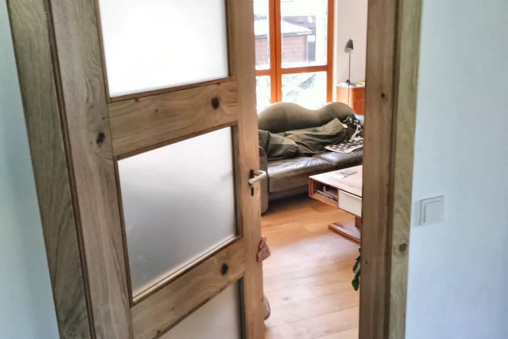 Moderne Zimmertür mit Milchglas