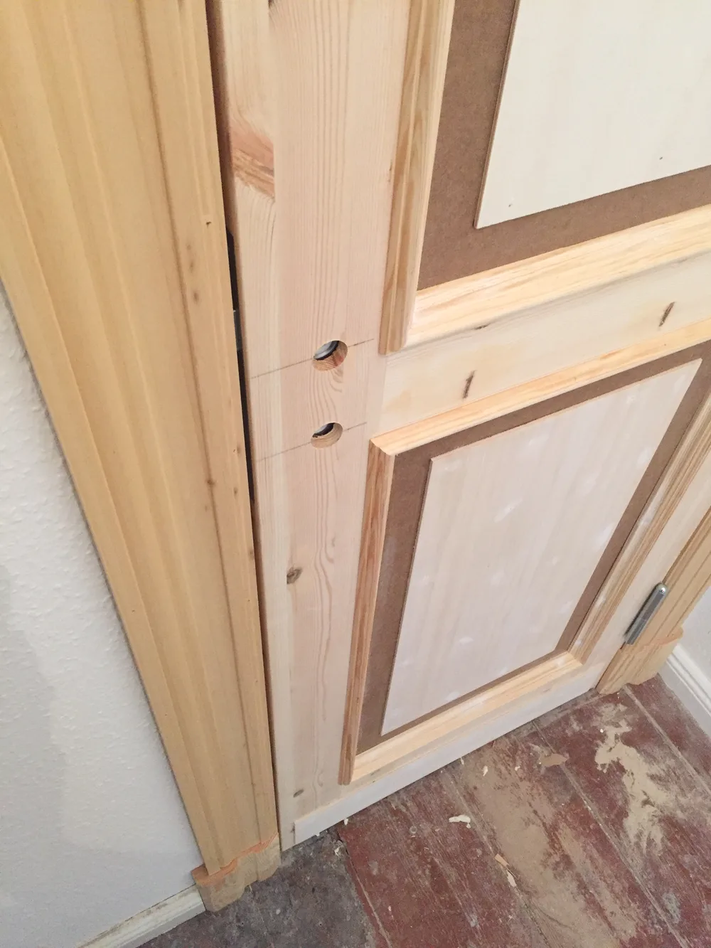 Nachbau einer Kassettentür aus Rohholz